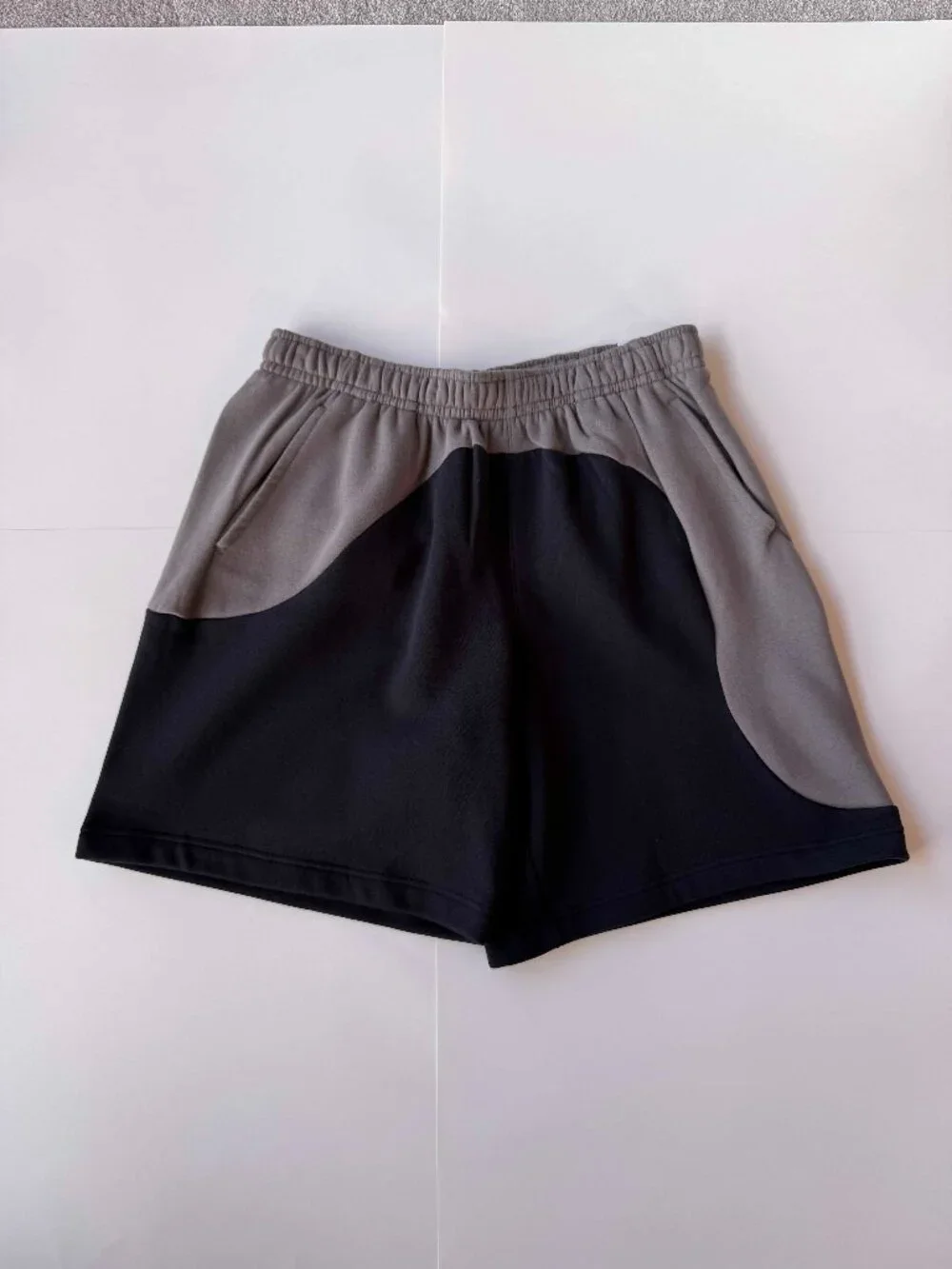 NIKE Sportswear Color Clash Fleece Shorts Men's Size XX-Large Black/Taupe